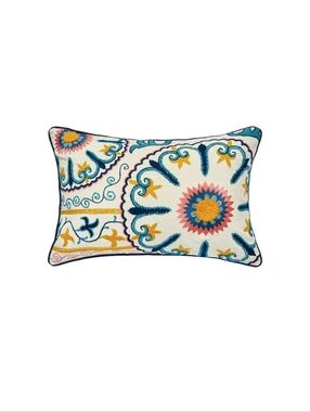 NEW CAROL & FRANK  DECORATIVE PILLOWS SET